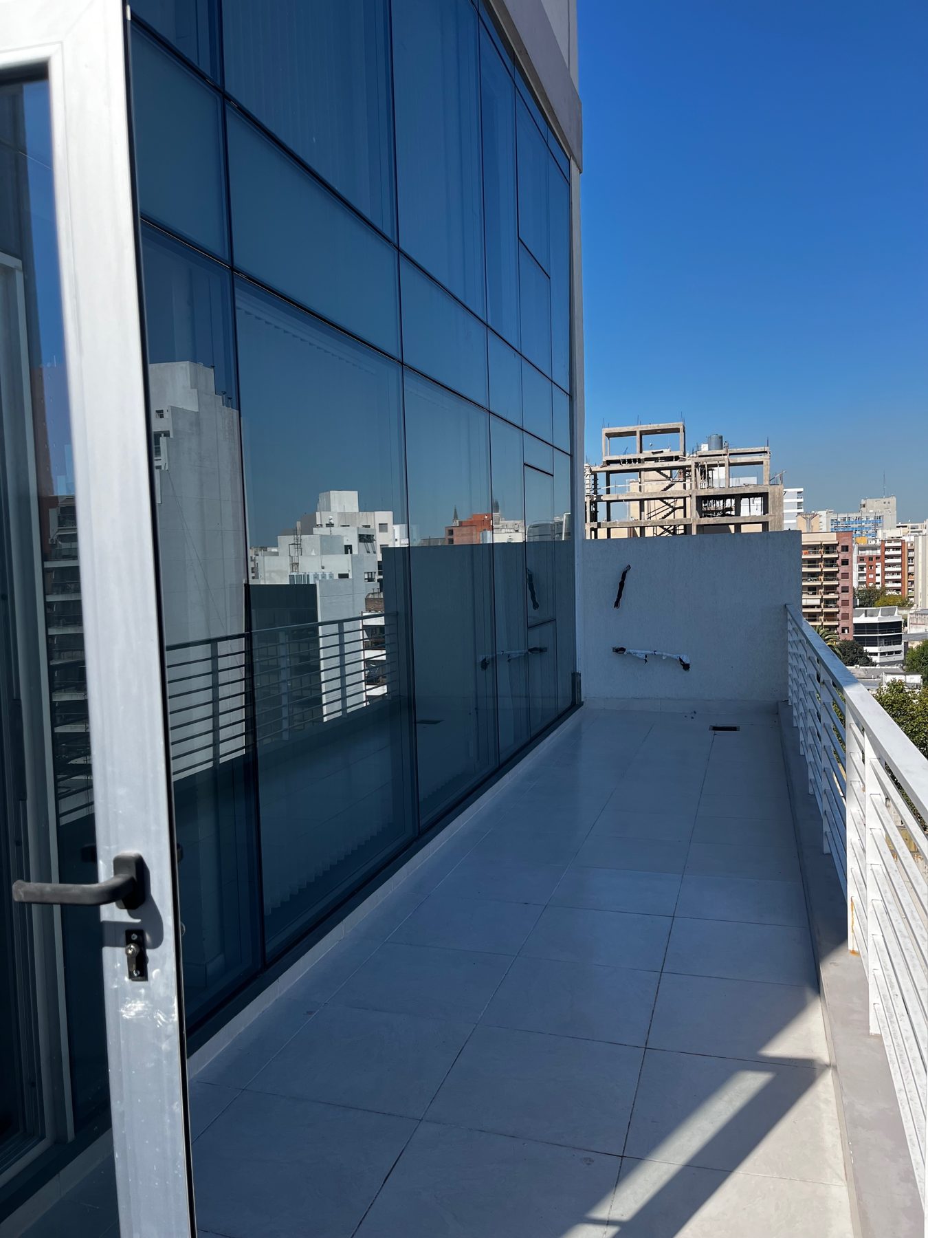 Frente integral de vidrio